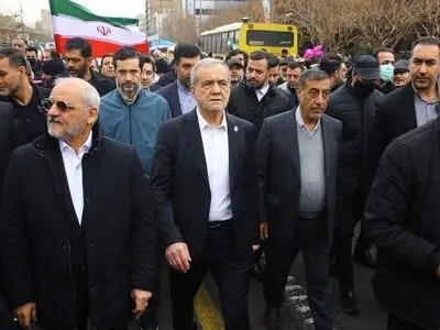 حضور رئیس‌جمهور در راهپیمایی ۲۲ بهمن 