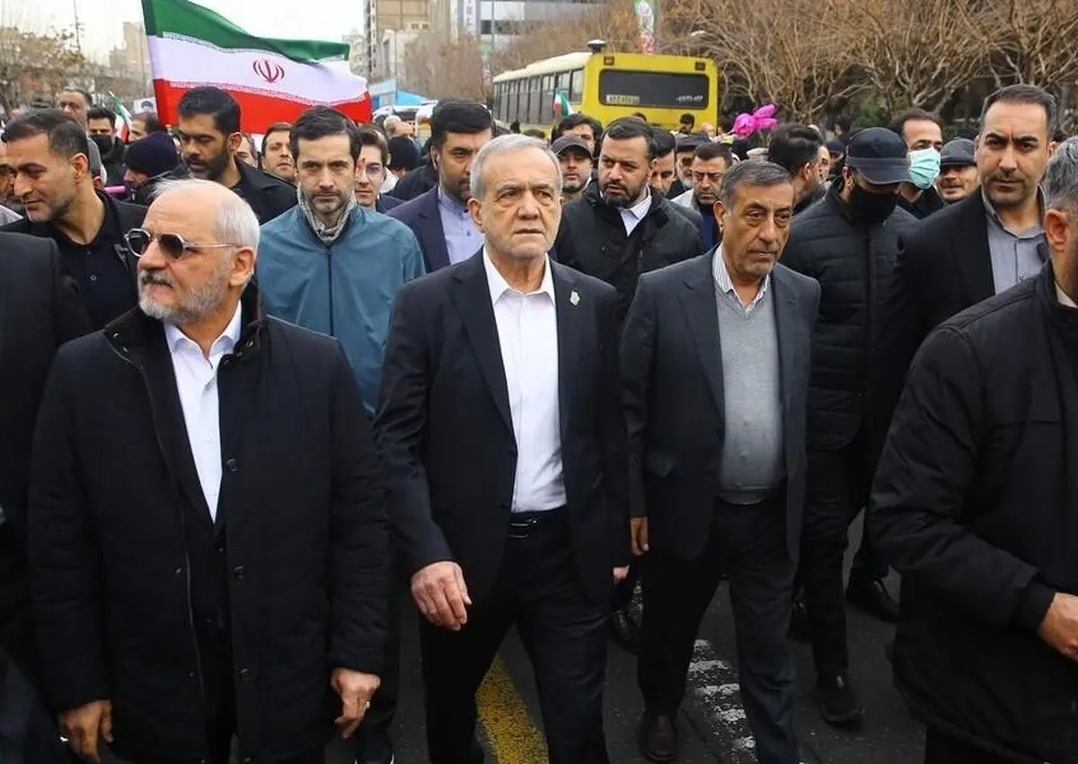 حضور رئیس‌جمهور در راهپیمایی ۲۲ بهمن 