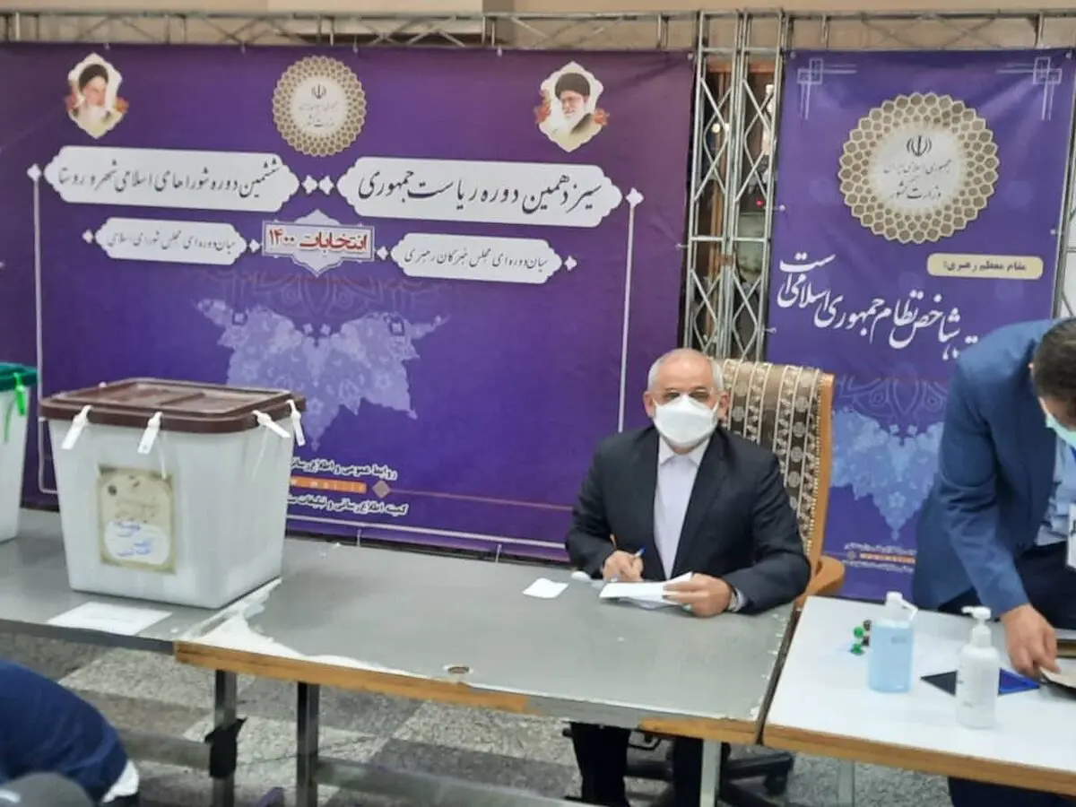 وزیر آموزش و پرورش رای خود را به صندوق انداخت