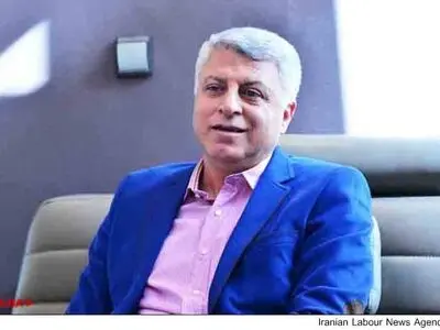 پذیرش استعفای ظریف از سوی روحانی گل به خودی است/ این استعفا می‌تواند به احیای پست نخست وزیری بیانجامد
