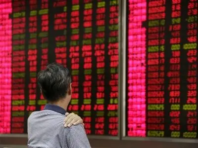 Dollar, U.S. yields gain, Asian shares held back by Delta worries