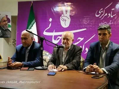 دعوت از مردم برای حضور در برنامه دیدار با رئیس‌جمهور/ پاره شدن بنرها نشانه مظلومیت روحانی است