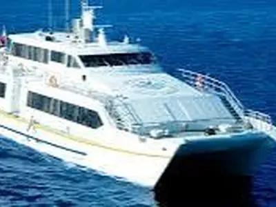 «گلاره» همچنان در راه خارگ