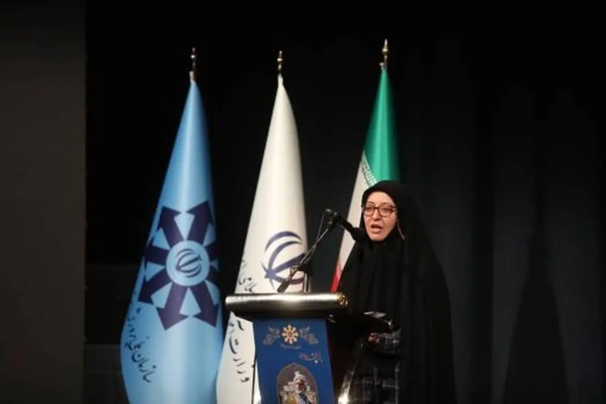 اجازه ندهیم دست جوانان از منابع ادبی کوتاه شود
