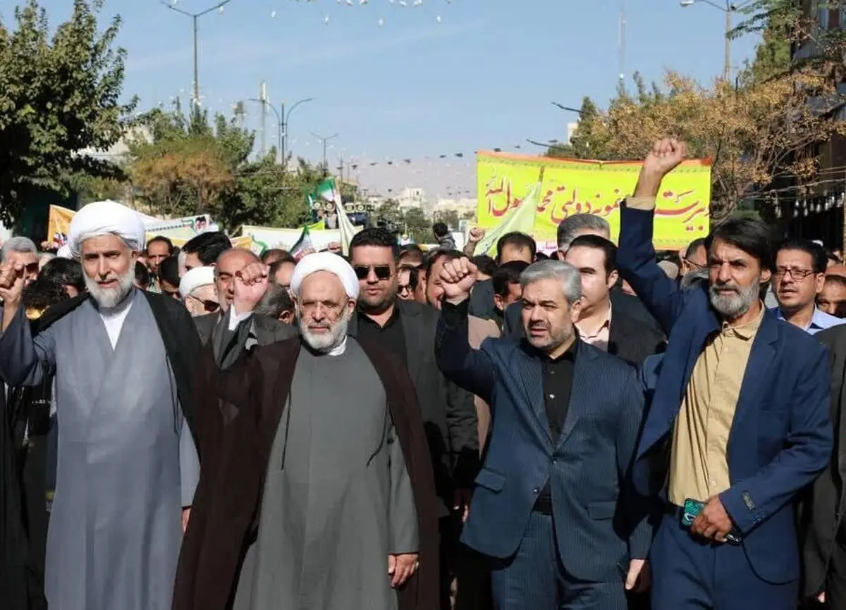 ملت ایران با وحدت و ایمان راسخ در برابر زورگویی‌های استکبار جهانی ایستاده است