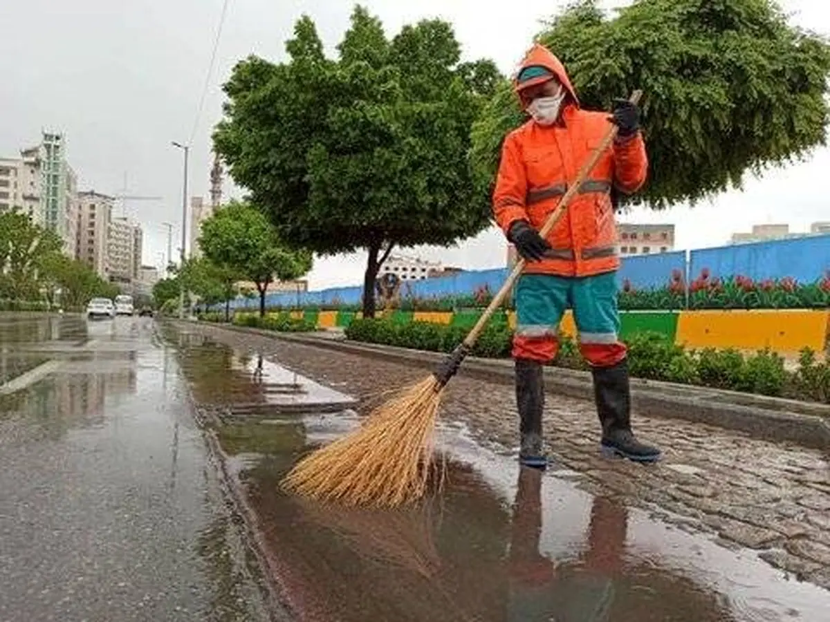 پاکبانان بابل: کارگری که شب تا صبح شهر را جارو می‌کند، نباید برای گرفتن حقوقش دنبال پیمانکار بدود