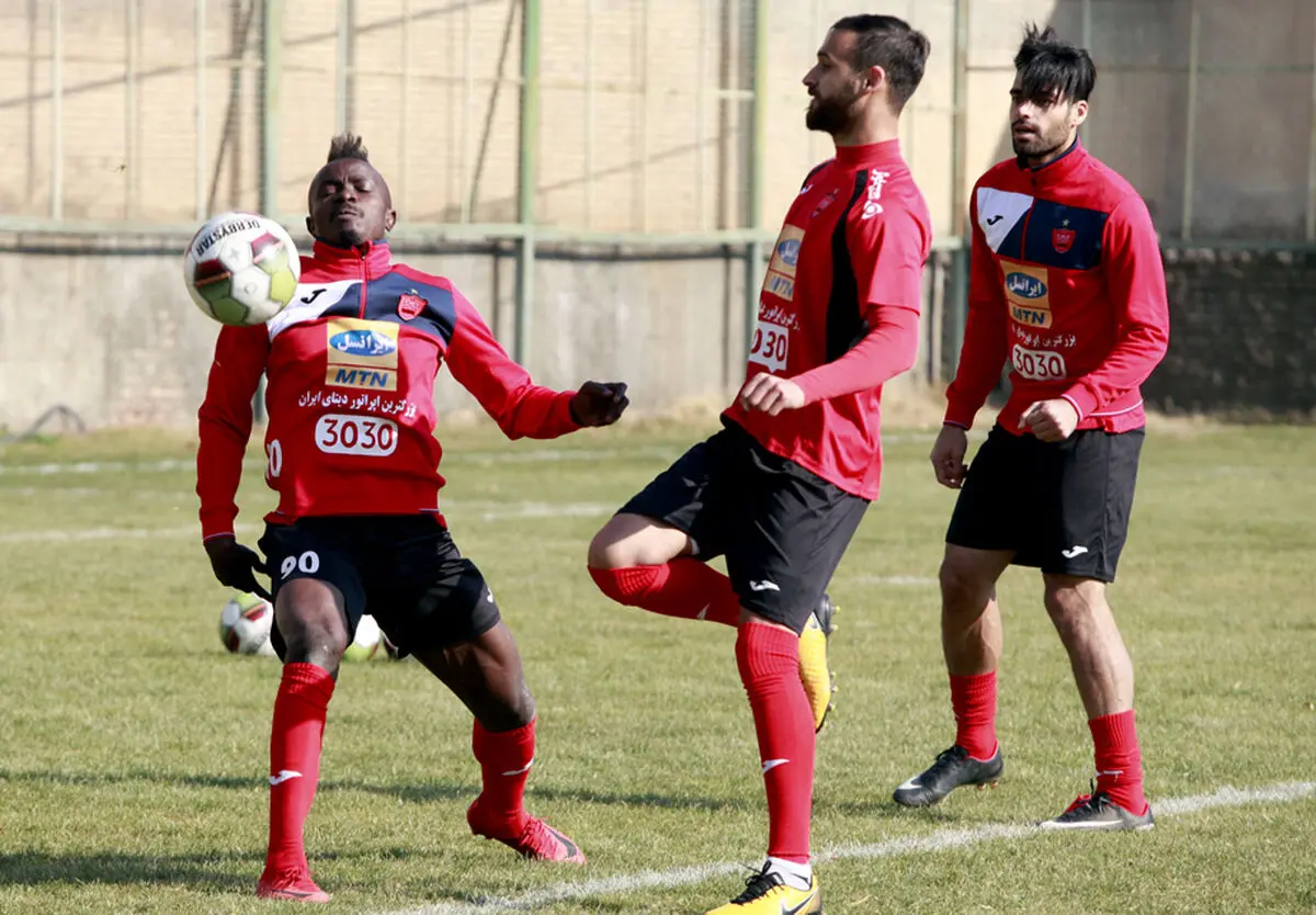 باران چشمه: نوراللهی اگر آموزشی نرود نمی‌تواند برای پرسپولیس بازی کند