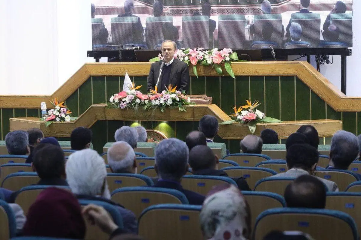 دولت باید موانع موجود در مسیر فعالان اقتصادی را مرتفع کند