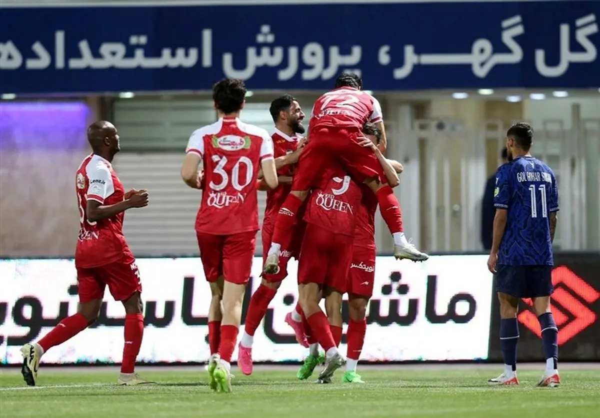 گل گهر 0 – پرسپولیس 1/ سرخپوشان در یکقدمی استقلال با سوپرگل اورونوف