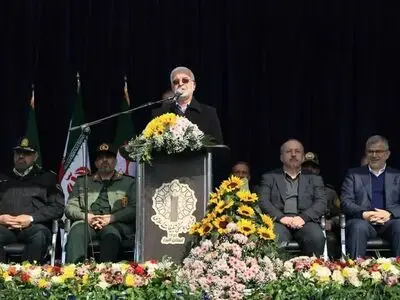 می‌توان با اتحاد حول تدابیر رهبر معظم انقلاب بر مشکلات فائق آمد