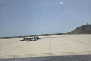 تصاویر جدید از فرودگاه بوشهر؛ هواپیمایی که فقط دم آن باقی ماند + عکس