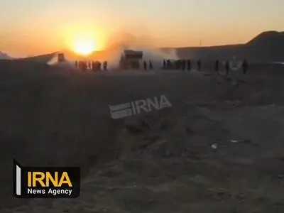 حمله با لودر به معترضان تخریب جاده بافق به بهاباد خبرساز شد + فیلم