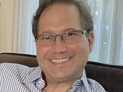 بحران کرونا به کاهش نفرت از ماکرون کمک کرد/ دو دستگی میان راستگرایان افراطی وضعیت آنها را پیچیده کرده است/ سبزها هیج شانسی برای راهیابی به دور دوم ندارند