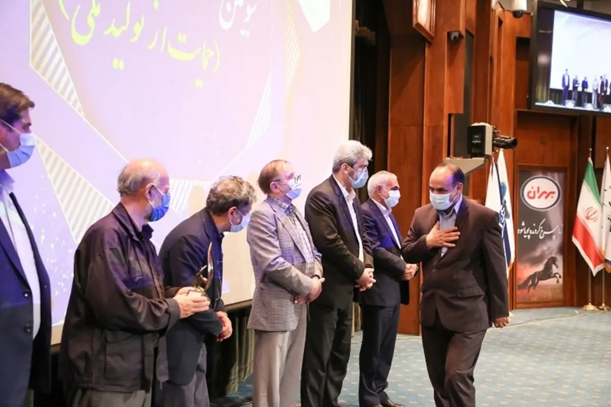 اعطای نشان مدیران برتر بنگاه های اقتصادی کشور به مدیرعامل موسسه عمران و توسعه رضوی