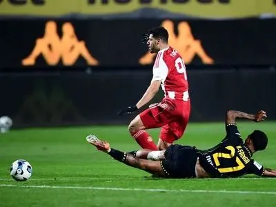 طارمی مدافع آریس را اخراج کرد