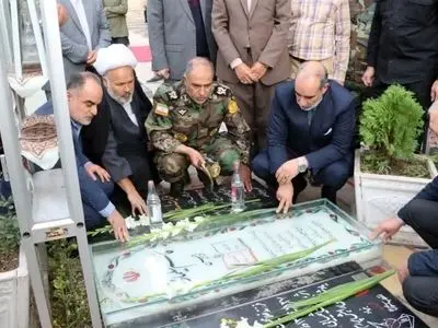 حضور فرمانده نزاجا بر مزار سپهبد شهید قاسم سلیمانی