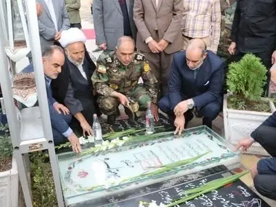 حضور فرمانده نزاجا بر مزار سپهبد شهید قاسم سلیمانی