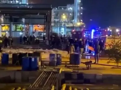 مرگ یک کارگر و مصدومیت ۱۳ نفر دیگر در آتش سوزی پالایشگاه نفت عراق