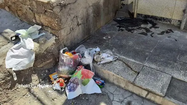 تجمع کارگران خدمات شهرداری اهواز مقابل استانداری خوزستان و شهرداری/ پُر شدن خیابانهای اهواز از کیسههای زباله+ تصاویر