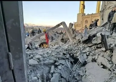 حمله به محدوده حسینیه اعظم زنجان/ شیشه‌های مسجد تاریخی شکسته و بررسی‌های جزیی تر در حال انجام است