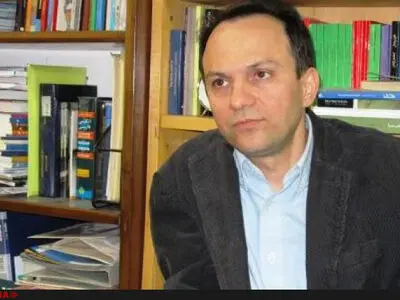امیرعلی نجومیان «کاندید» ولتر را بررسی می‌کند