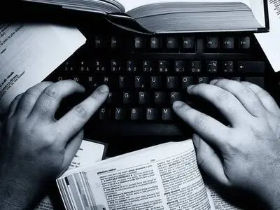 چه عواملی بر قیمت ترجمه مقاله تأثیر می‌گذارد؟