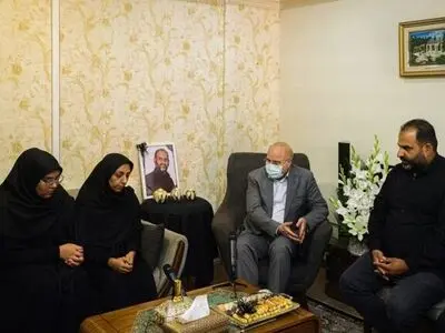 حضور قالیباف در منزل شهید احمدی