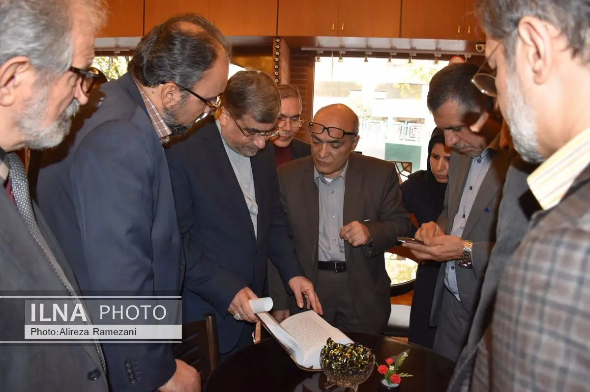 بازدید مسجدجامعی از قدیمی‌ترین دکه کتابفروشی تهران/جنتی به چشمه رفت/صالحی به کتابفروشی‌های قم سر زد