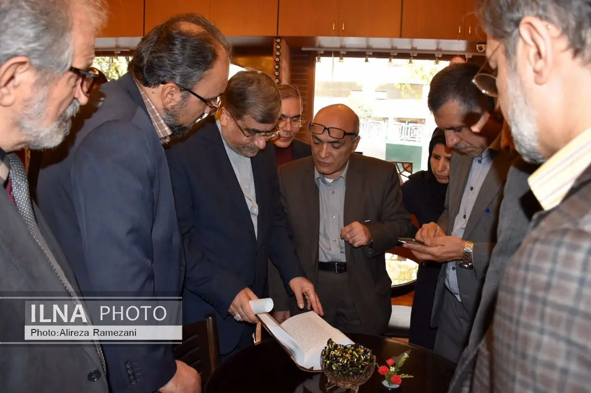 بازدید مسجدجامعی از قدیمیترین دکه کتابفروشی تهران/جنتی به چشمه رفت/صالحی به کتابفروشیهای قم سر زد