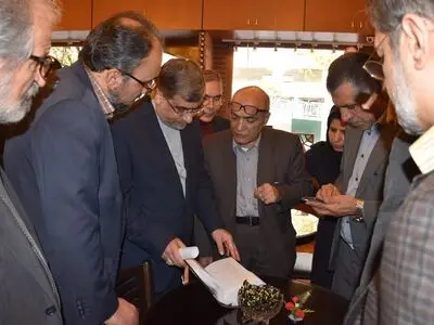 بازدید مسجدجامعی از قدیمی‌ترین دکه کتابفروشی تهران/جنتی به چشمه رفت/صالحی به کتابفروشی‌های قم سر زد