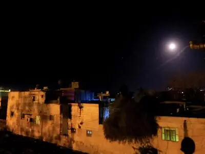 مقابله پدافند هوایی سوریه با حملات رژیم صهیونیستی به حومه دمشق