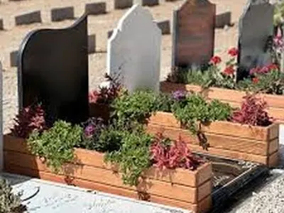 رونمایی از سنگ قبر آبنَما دار حاشیه ساز شد