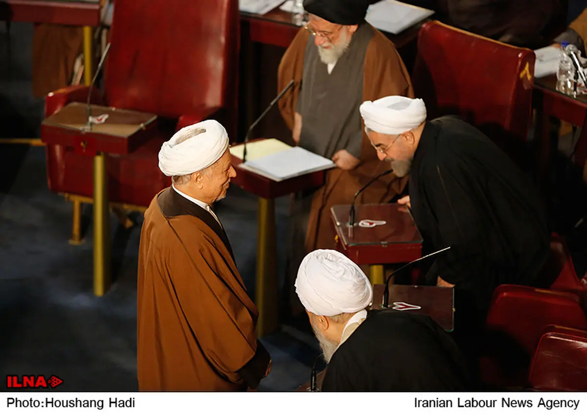 از ایستادن برای آیت‌الله هاشمی تا حضور دیرهنگام مصباح