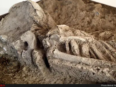 اسکلت زن ۷ هزار ساله در موزه ملی به نمایش درآمد/ کشف آثار متعلق به دوران نوسنگی در محله مولوی