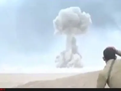 فیلم/ لحظه هدف قرار گرفتن خودروی انتحاری داعش