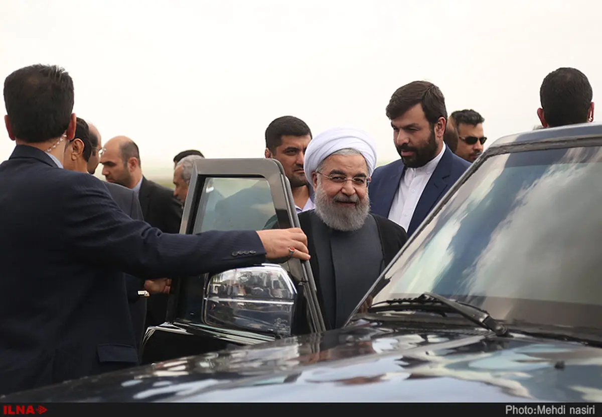 بازدید روحانی از مناطق زلزله‌زده کرمان