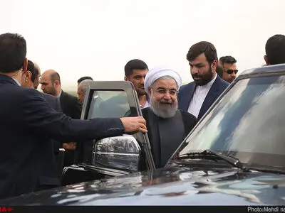 بازدید روحانی از مناطق زلزله‌زده کرمان