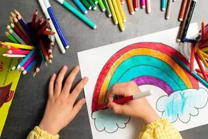 تفاوت نقاشی کودکان شاد و غمگین در چیست؟/ نشانه‌های مورد بررسی در نقاشی کودک