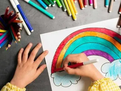 تفاوت نقاشی کودکان شاد و غمگین در چیست؟/ نشانه‌های مورد بررسی در نقاشی کودک