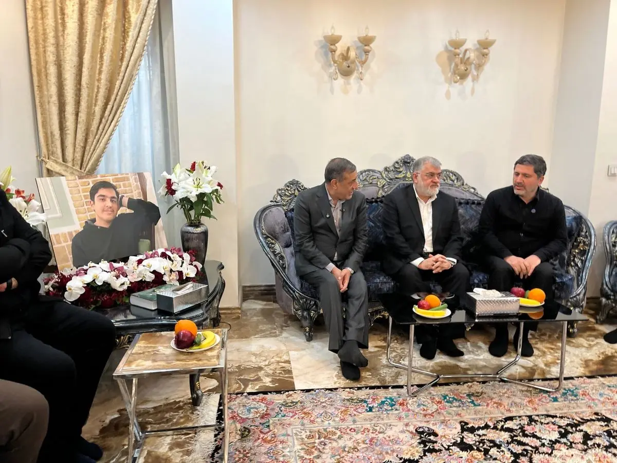 دیدار معاون اجرایی رئیس‌جمهور با خانواده دو تن از شهدای مردمی حوادث اخیر/ ابلاغ پیام تسلیت رئیس جمهور