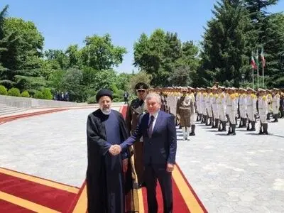 استقبال رسمی رئیسی از رئیس‌جمهور ازبکستان