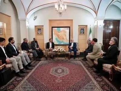 قائد الجیش ووزیر الداخلیة الباکستانیان یصلان إلى طهران