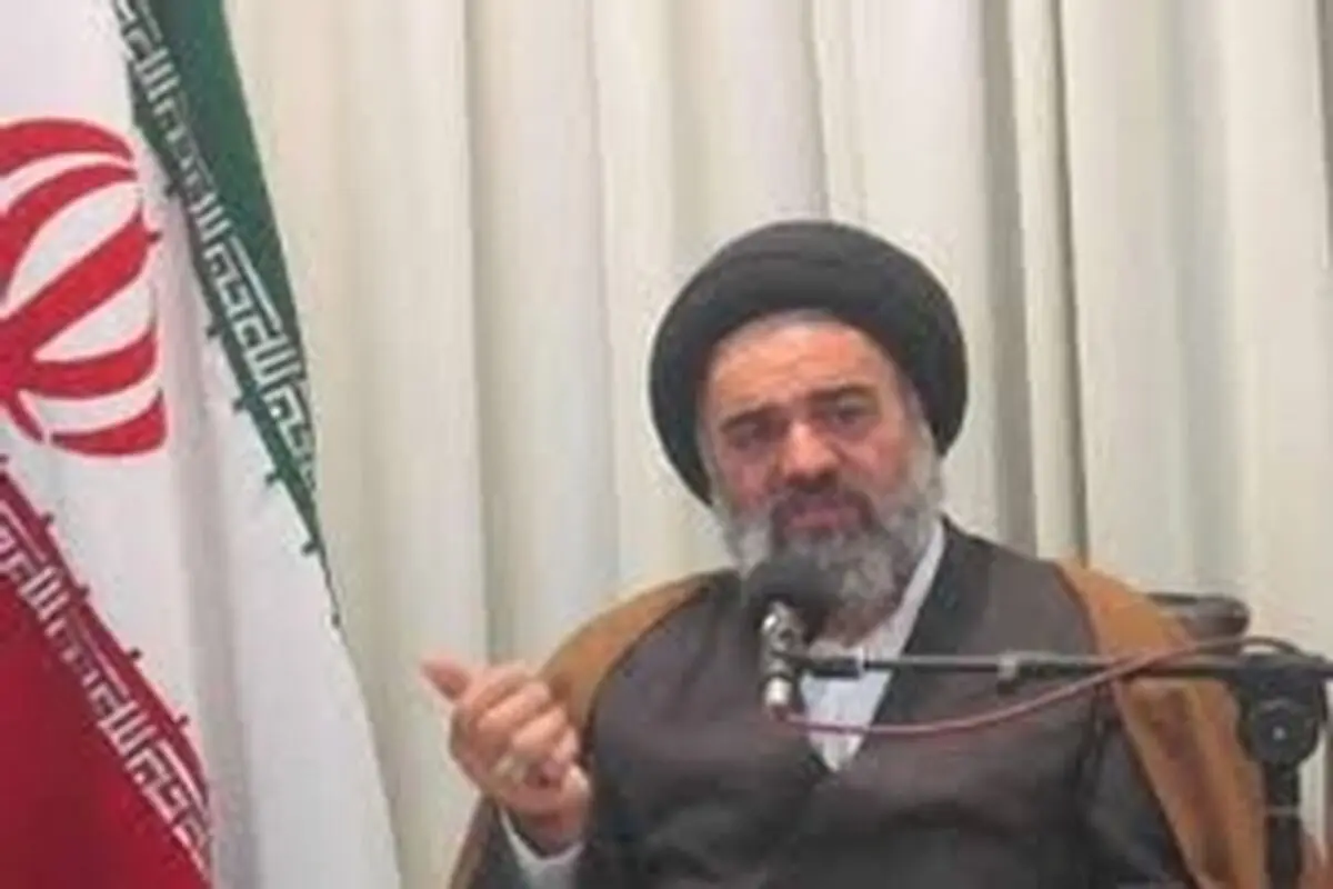 روحانیت باید قانون و دستورات الهی را به خلق خدا نشان دهند