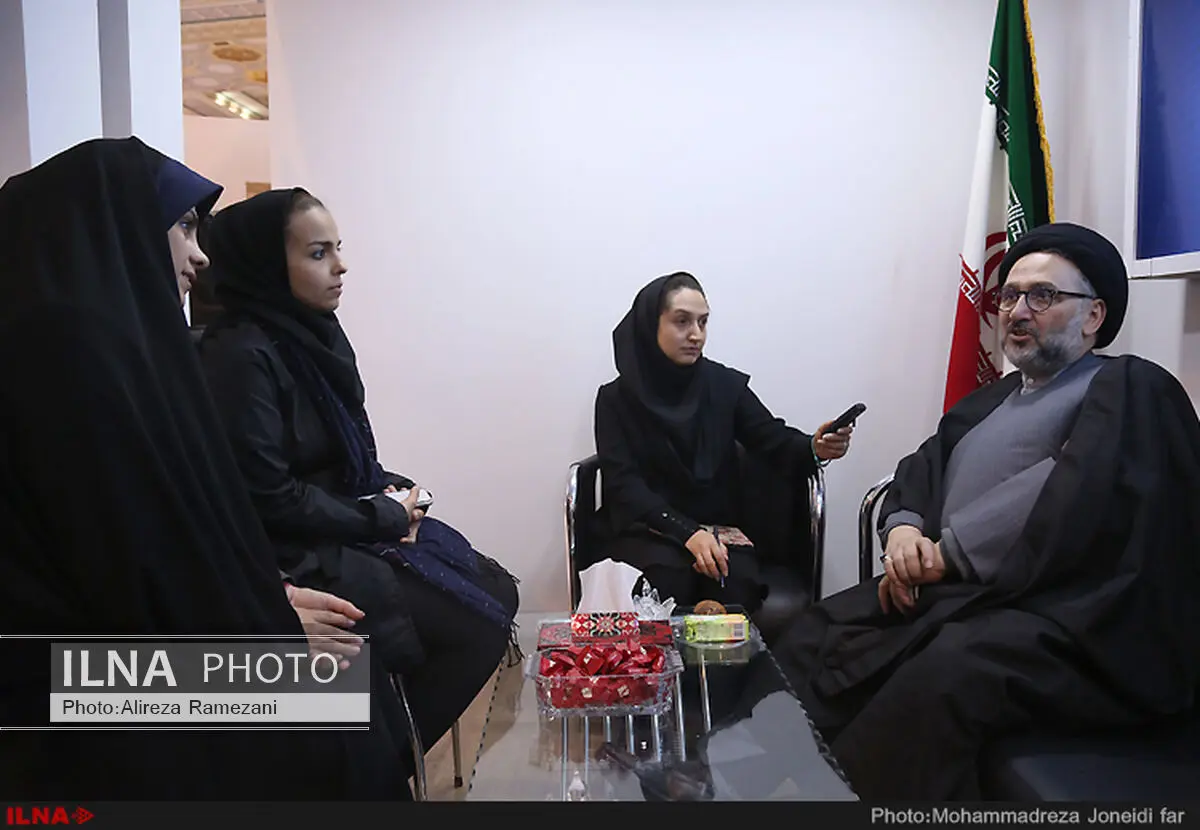 حجت‌الاسلام ابطحی از غرفه ایلنا بازدید کرد