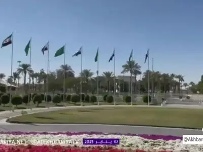 پرچم سوریه جدید در استقبال از هیات وزرای سوری در خیابان های ریاض پایتخت عربستان سعودی برافراشته شد + فیلم