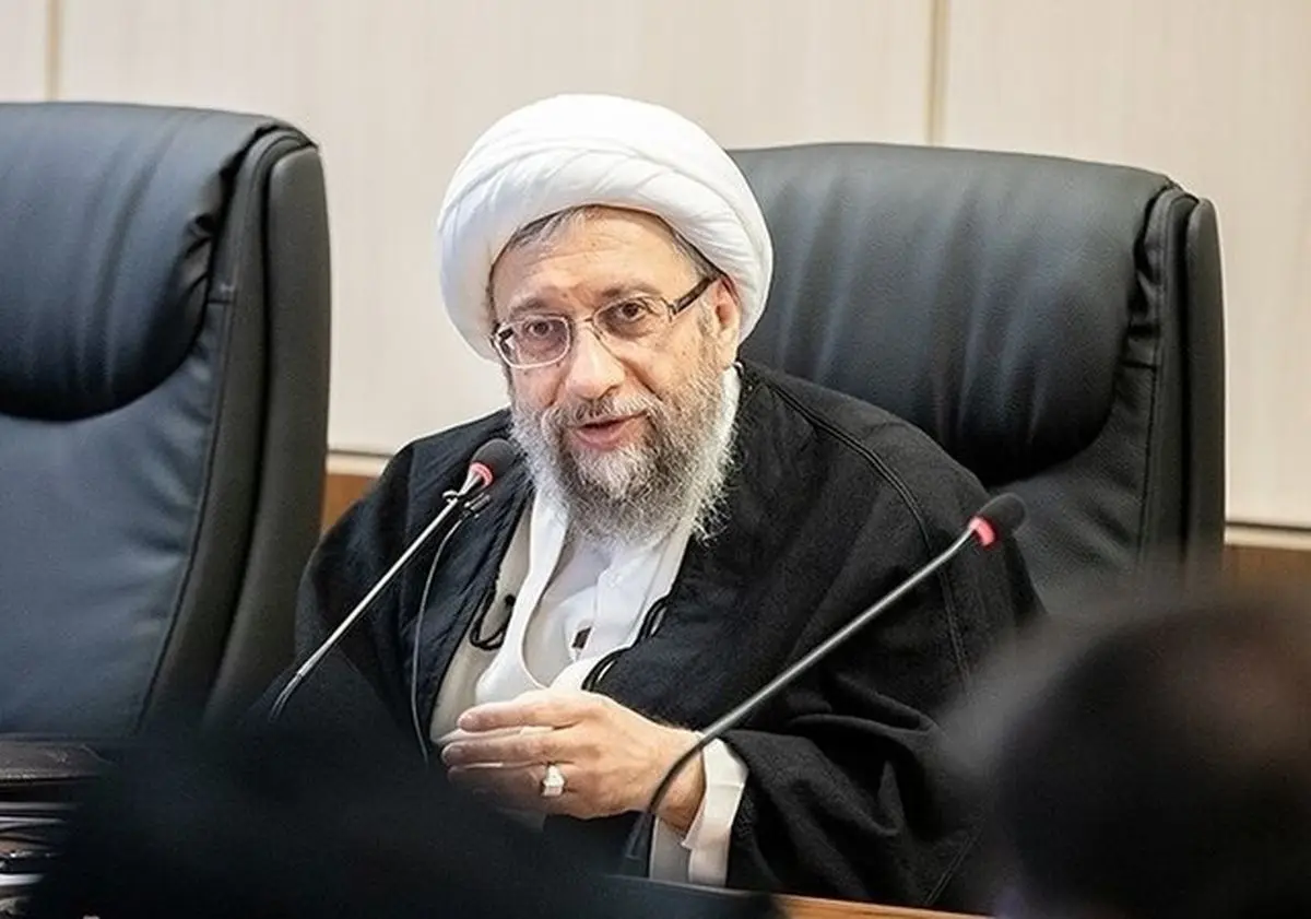 هیچکس حق عقبنشینی از خطوط قرمز نظام را ندارد