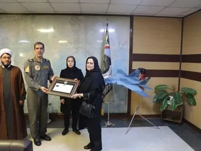 دیدار فرمانده پایگاه هوایی شهید لشگری با خانواده شهیدان شاه‌محمدی و حاجی