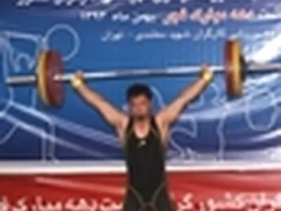 قهرمانی وزنه‌برداران‌ کارگر اصفهانی در روز نخست