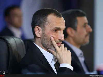 بقایی فرار نکرده؛ با نظر پزشکی قانونی به مرخصی آمده/ یکی از بیماری‌های مشهود وی ضعف اعصاب است/ نقص فنی خودروی موکلم شائبه‌آمیز بود