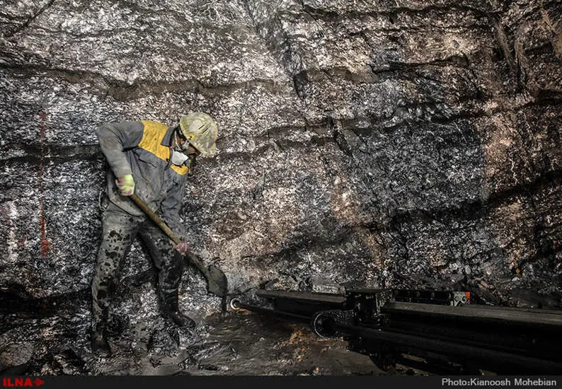 کارگران در حال کار در تونل البرز